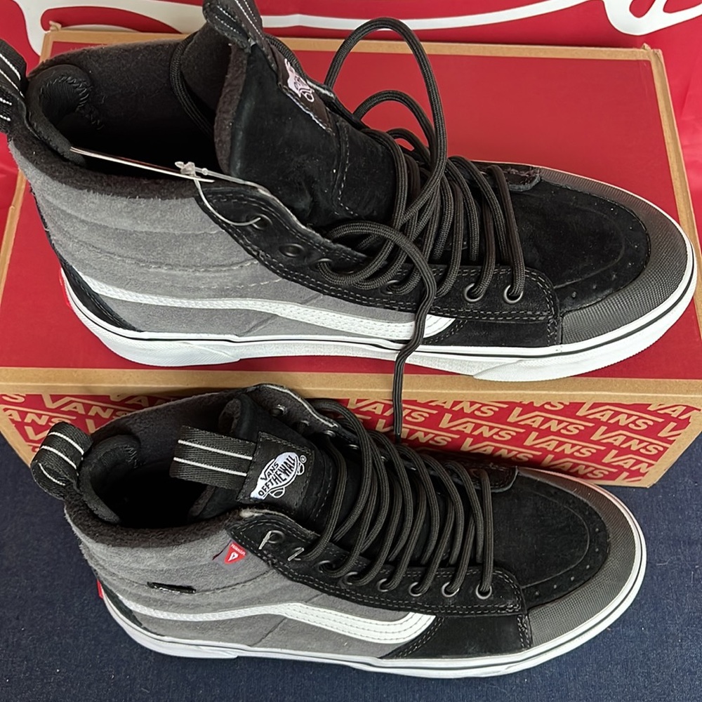 Vans WMNS Sk8-Hi Mte-2
Pewter/Black
VN0A5KYCPBQ
boots - sneakers - Picture 3 of 16